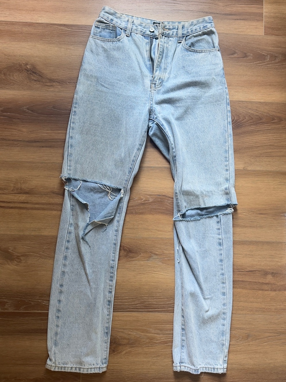PrettyLittleThing Distressed Light Wash Jeans Sz 8